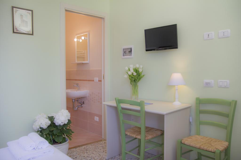 Il Linchetto Bed and Breakfast Λούκα Δωμάτιο φωτογραφία